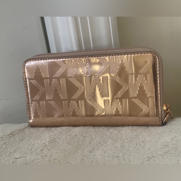 Michael Kors zip Around Rose Gold Wallet EUC - Picture 4 of 9